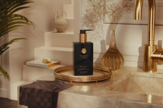 Rituals of Precious Amber hand wash met baddoek
