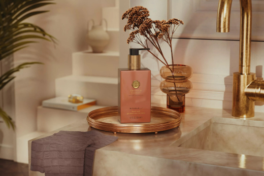 Rituals of Sweet Jasmine hand wash met baddoek