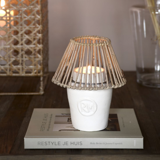 Kaarsenhouder van klei wit