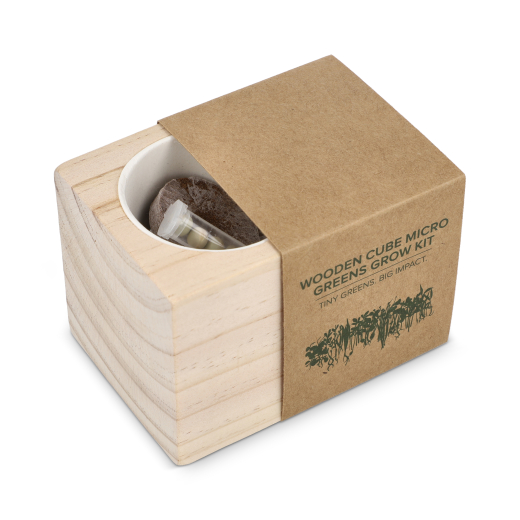Houten plantenpotje met kiemgroenten